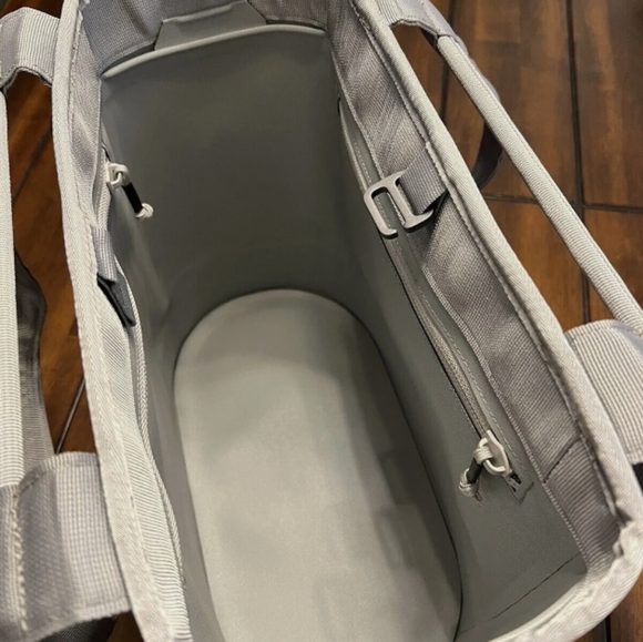 YETI Camino 20 Carryall Tote Bag- Navy-new - Picture 3 of 4